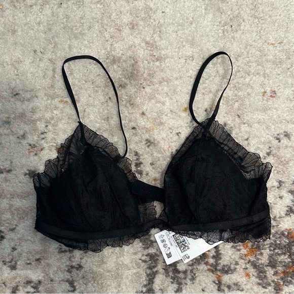 NWT black bralette ruffle trim - Picture 1 of 3